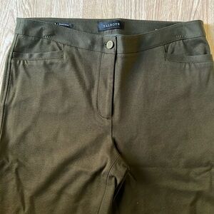 Women’s Talbots Green Skinny Ankle Pants. Size 8.